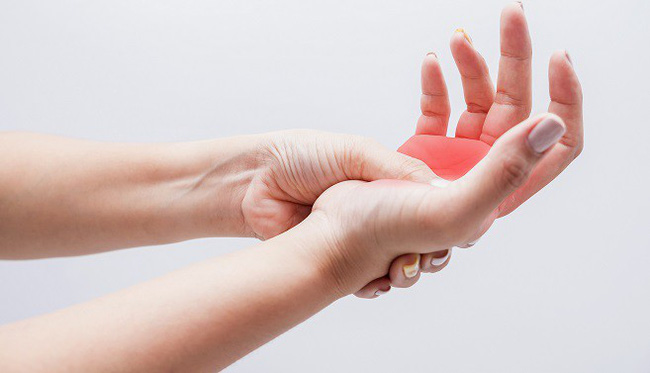Sức khỏe, đời sống: Triệu chứng tê bì chân tay là biểu hiện của bệnh lý gì? Te-bi-tay-chan